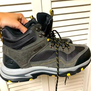 Skechers water repellent snow boots!